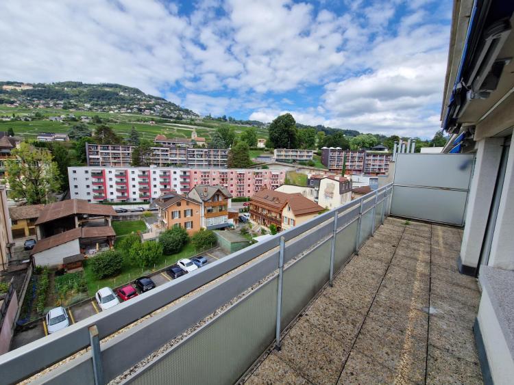 Joli studio lumineux avec vue dégagée et un balcon de 12m2